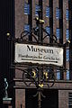 Deutsch: Brahmskontor und Hinweisschild zum Museum für Hamburgische Geschichte in Hamburg-Neustadt. This is a photograph of an architectural monument. It is on the list of cultural monuments of Hamburg, no. 29190.