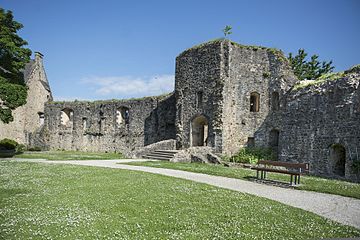 Remparts Ouest vu de l'intérieur avec la tour de l'Horloge.