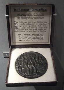 The Selfridge replica of the German medal by Goetz in its case British replica DSCF9946.JPG