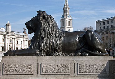 Un des quatre lions du piédestal de la Colonne Nelson (1867) avec Edwin Landseer Trafalgar Square, Londres