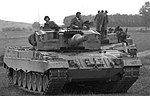 Bundesarchiv B 145 Bild-F073468-0019, Manöver, Kampfpanzer Leopard 2.jpg