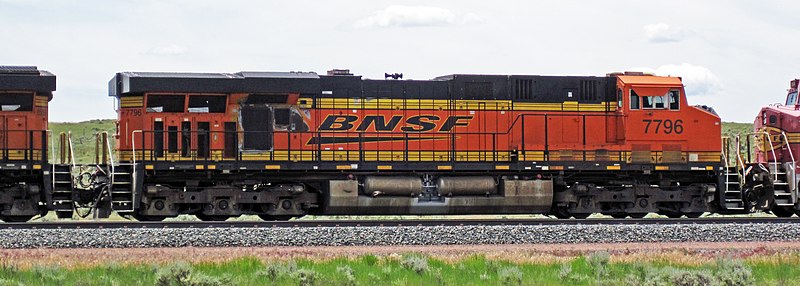 File:Burlington Northern and Santa Fe Railway - 7796 diesel locomotive (ES44DC) (Moorcroft, Wyoming, USA) (34544789613).jpg