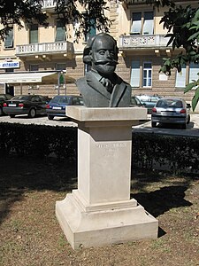 Miho Klaić, pomník v Zadaru.