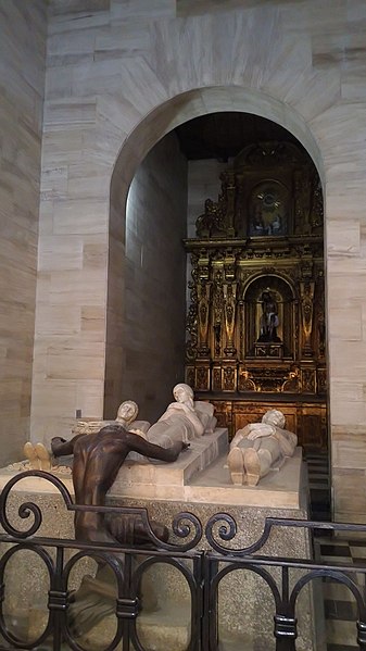 File:Capilla de la Santísima Trinidad. Panteón Familia Bolívar.jpg