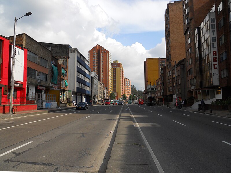 File:Carrera Séptima con calle Cuarenta y ocho en Bogotá.JPG