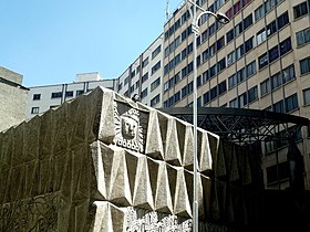 Деталь бокового фасада здания Центра