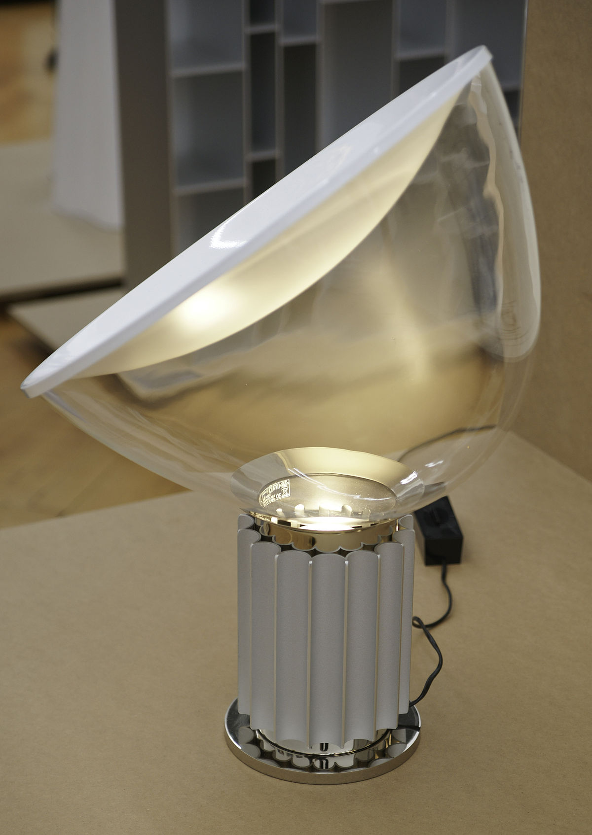 Arco (lamp) - Wikipedia