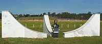 Monumento a Ricardo Kirk em Taubaté, SP, 1996