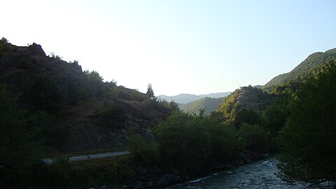 Տրտու (Թարթառ) գետը և Սոթք - Քարվաճառ ավտոճանապարհը Չարեքտար գյուղի մոտ, 08․08․2010թ․