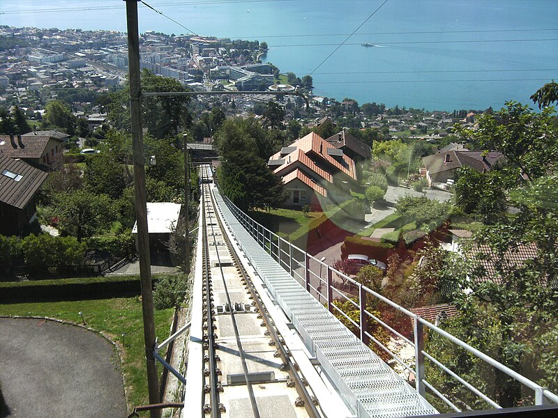 File:Chemin de fer funiculaire Vevey–Mont Pèlerin - 2010-08-09 - 09.jpg