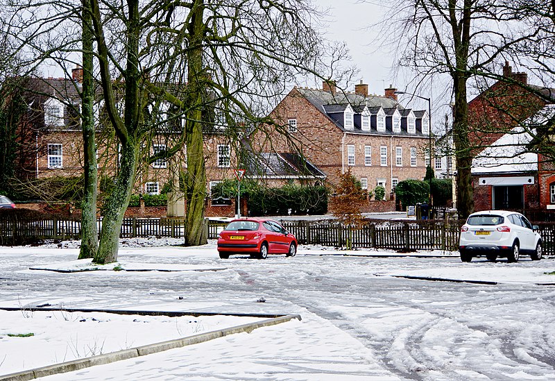 File:Church car park in snow - geograph.org.uk - 3747348.jpg