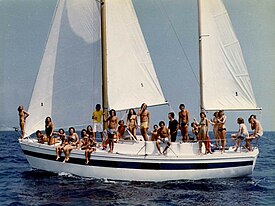 Coronado 35 ketch Arenys de Mar açıklarında süzülüyor.jpg