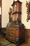 Armoire avec horloge (musée Couven, Aix-la-Chapelle)