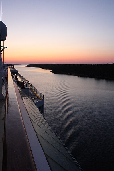 File:Cruisship route near Stockholm harbour 009.JPG