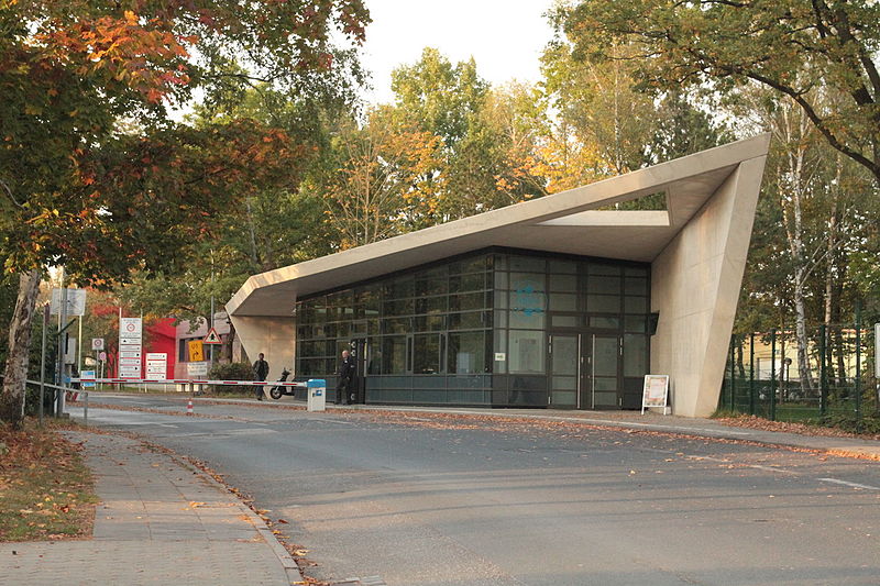 File:DESY main entrance 2014.jpg