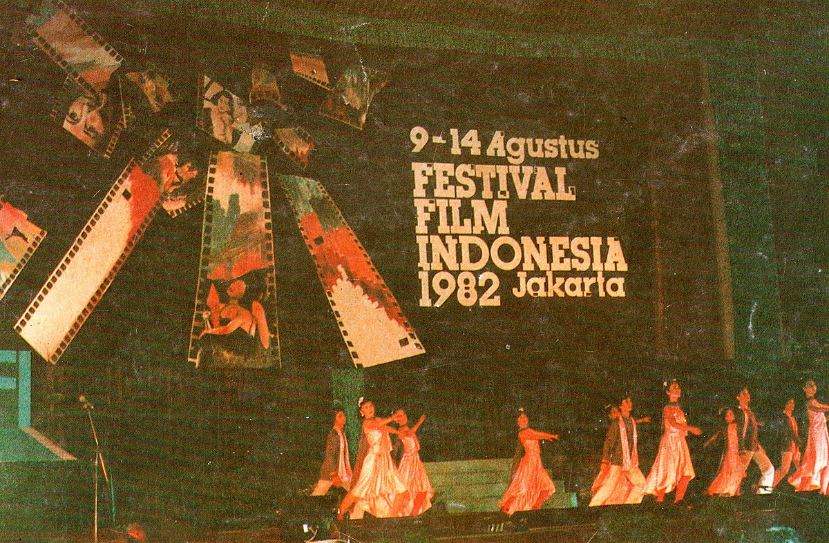 File:Dance performance at 1982 Indonesian Film Festival, Festival ...