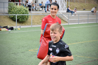 Daniela Scalia trainiert mit Rugby-Techniken FC Lugano Settore Giovanile.png