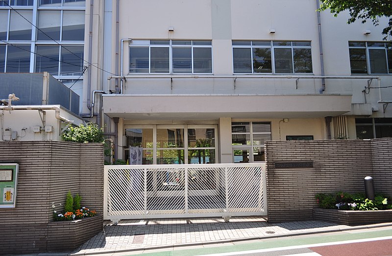 File:Denenchofu Elementary School-1.jpg