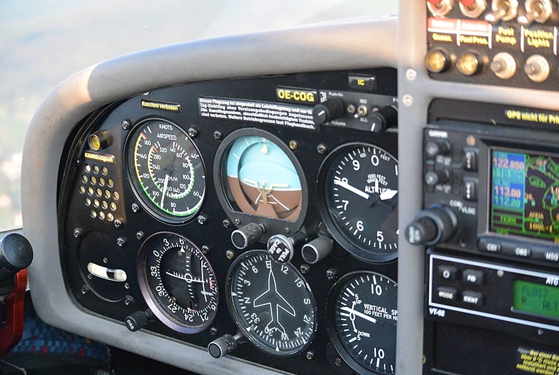 File:Diamond Aircraft Industries DV20 Katana Instrument Panel.jpg