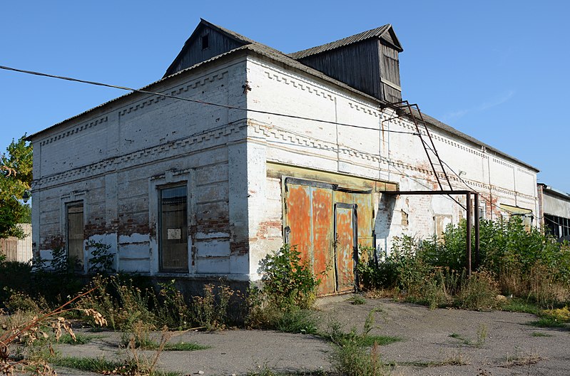File:Dmytrivka Former Parish School 01 Centre of Village behind Newly Rebuilt Church (YDS 5015).jpg