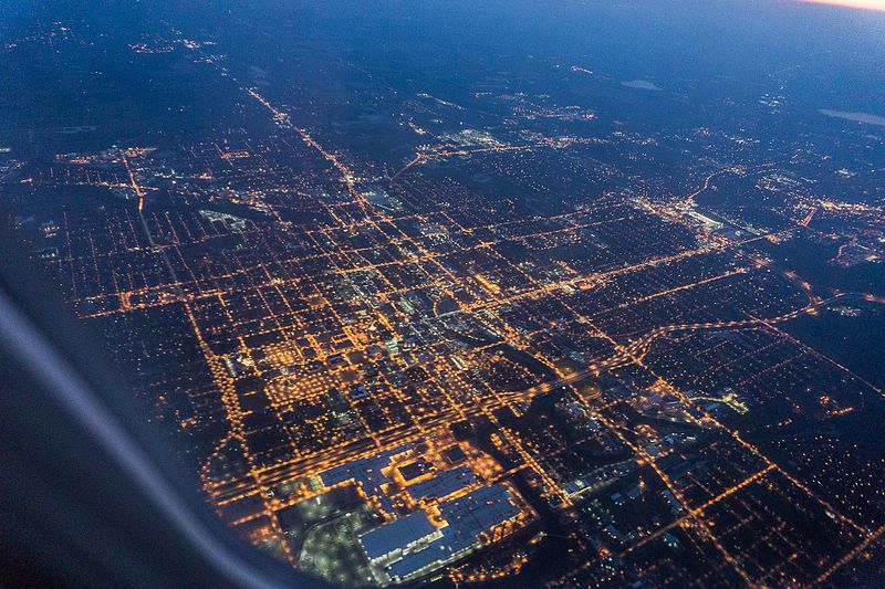 Archivo:Downtown Lansing, Michigan, as seen from the air early one morning in May, 2017.jpg