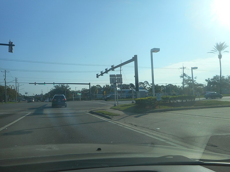 File:EB FL 126 @ US 1.jpg