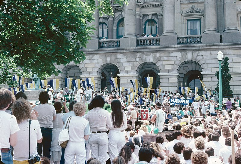 File:ERA Rally, Illinois Capitol, June 6, 1982.jpg