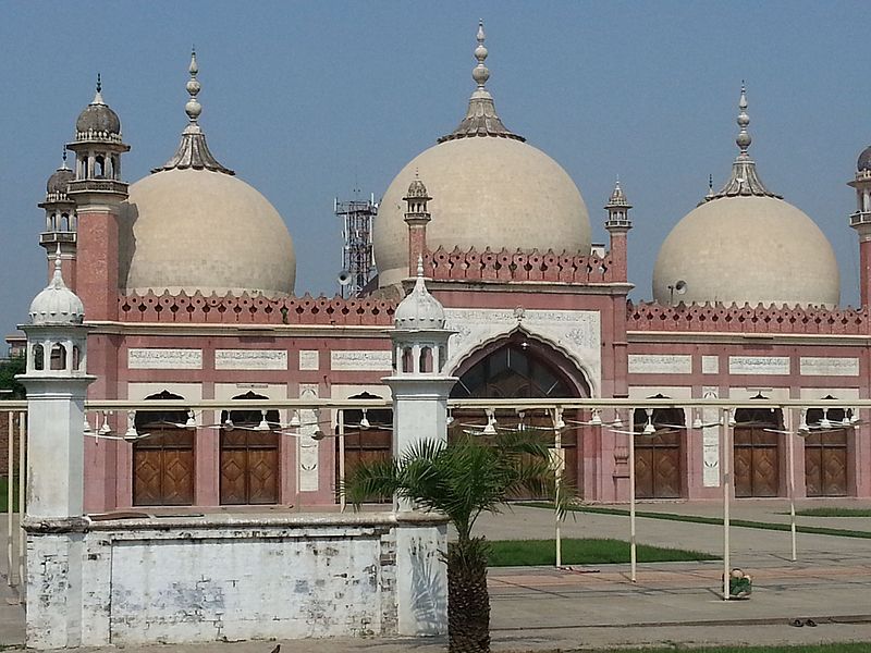 File:Eid Gah Gujrat Pakistan.jpg