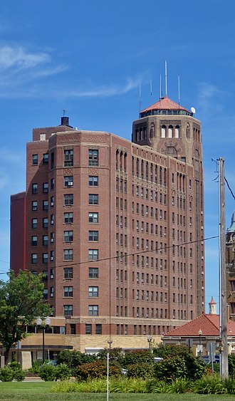 15-story Faust Landmark, the tallest building in Rockford Faust Hotel (9877654526).jpg