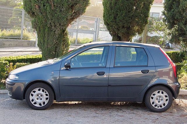 File:Fiat Grande Punto 20090402 front.JPG - Wikimedia Commons