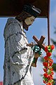Figura św. Jana Nepomucena z ptasim gniazdem na rękach w Uściu Solnym, 20220703 0956 7636.jpg