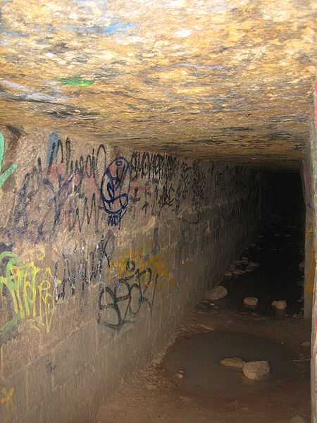 File:Flickr - girolame - Catacombs (8).jpg