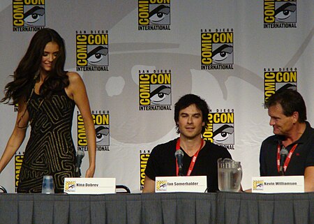 Tập tin:Flickr - vagueonthehow - Nina Dobrev, Ian Somerhalder ^ Kevin Williamson (1).jpg