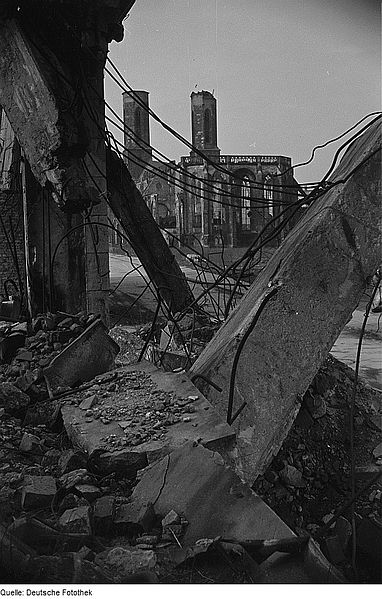 File:Fotothek df roe-neg 0006417 017 Blick auf die zerstörte Sophienkirche.jpg
