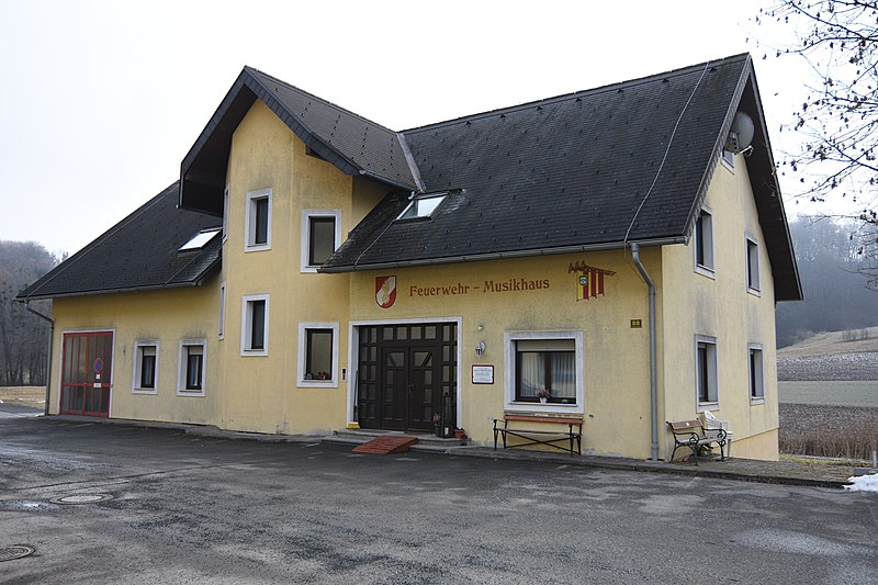 File:Freiwillige Feuerwehr Neuhaus am Klausenbach.JPG