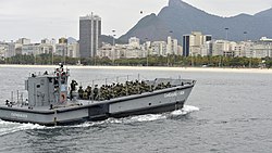 Fuzileiros navais simulam desembarque no Aterro do Flamengo (28334781782).jpg