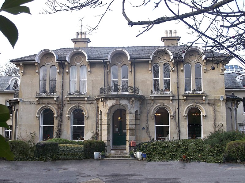 File:Galsworthy House, Coombe - geograph.org.uk - 3300708 (retouched).jpg