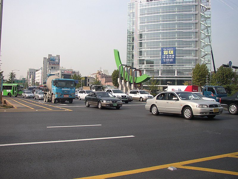 File:Gangseogu Office Intersection Seoul.jpg