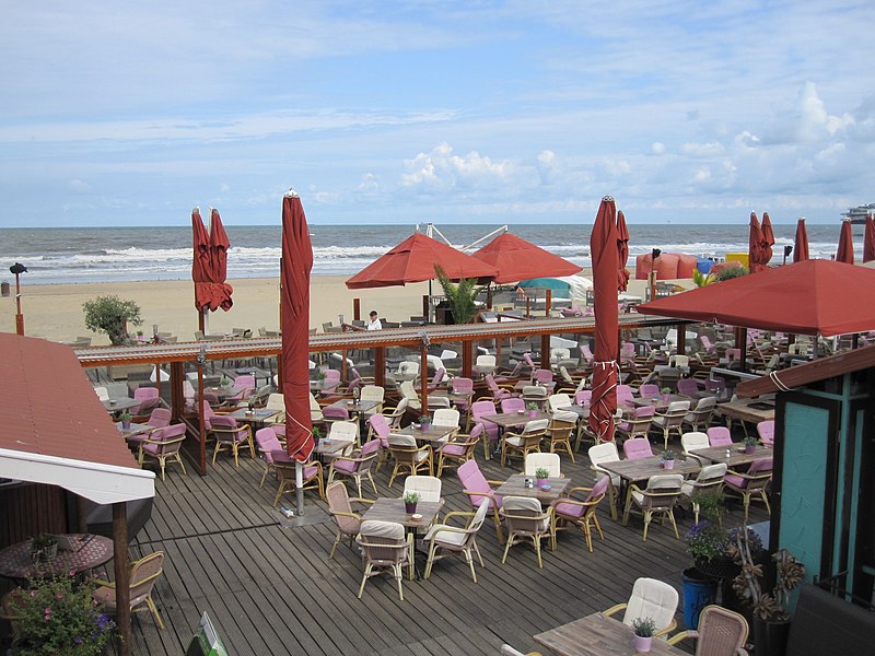 File:Gastronomie am Strand von Scheveningen - panoramio - Helfmann (4).jpg