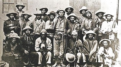 Grupo de campesinos liderados por Zárate Willka, que participó de la Guerra Federal de 1899.jpg