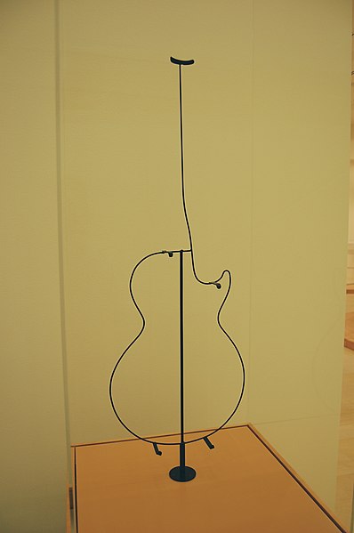 File:Guitar stand, MIM PHX (4553940485).jpg