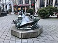 Gustav-Mahler-Platz Brunnen.jpg