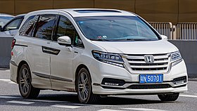 HONDA ELYSION HYBRID (RC) CHINA (cropped).jpg