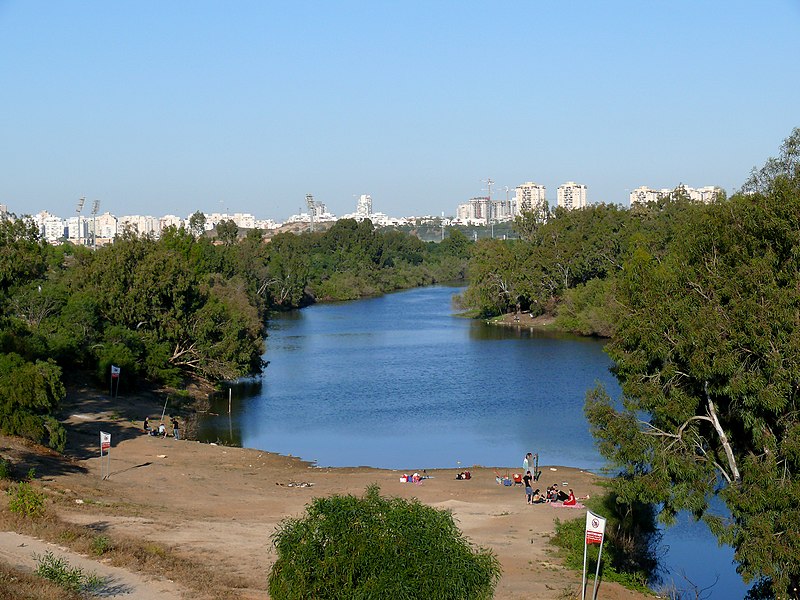 File:HaNakik-Lake-RishonLeZion-ZE1.jpg