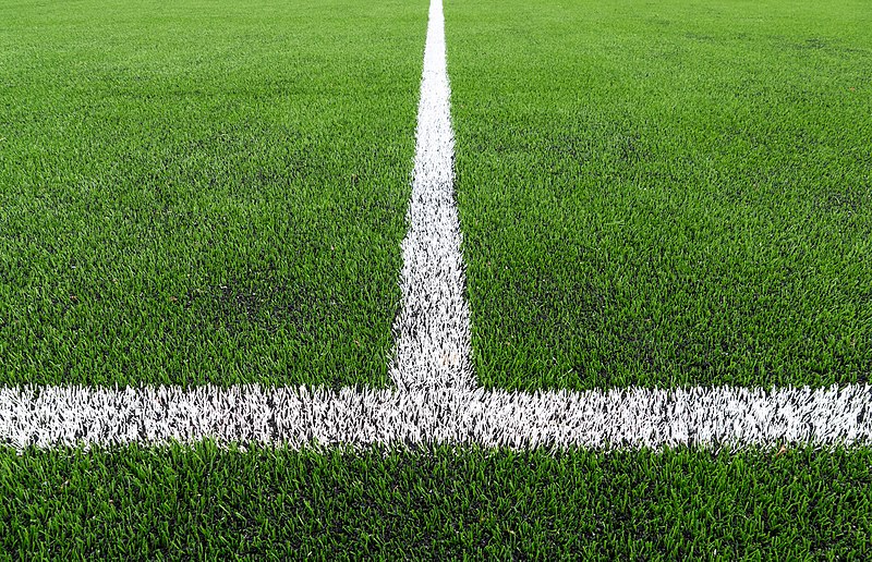 File:Half-way line on the Brastad arena soccer field 2.jpg