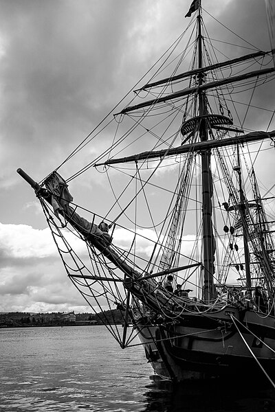 File:Hawaiian Chieftain (Coos Bay, Oregon)-1.jpg