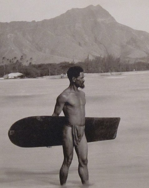 File:Hawaiian with surfboard and Diamond Head in the background (cropped).JPG