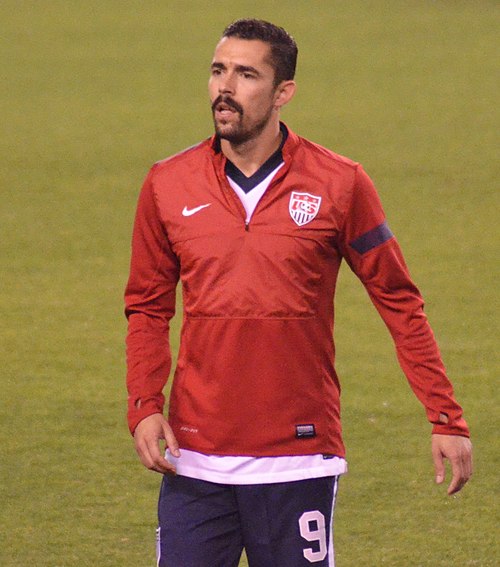 Gomez warming up for the United States in 2013