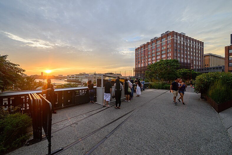 High Line at sunset. By User:ArildV