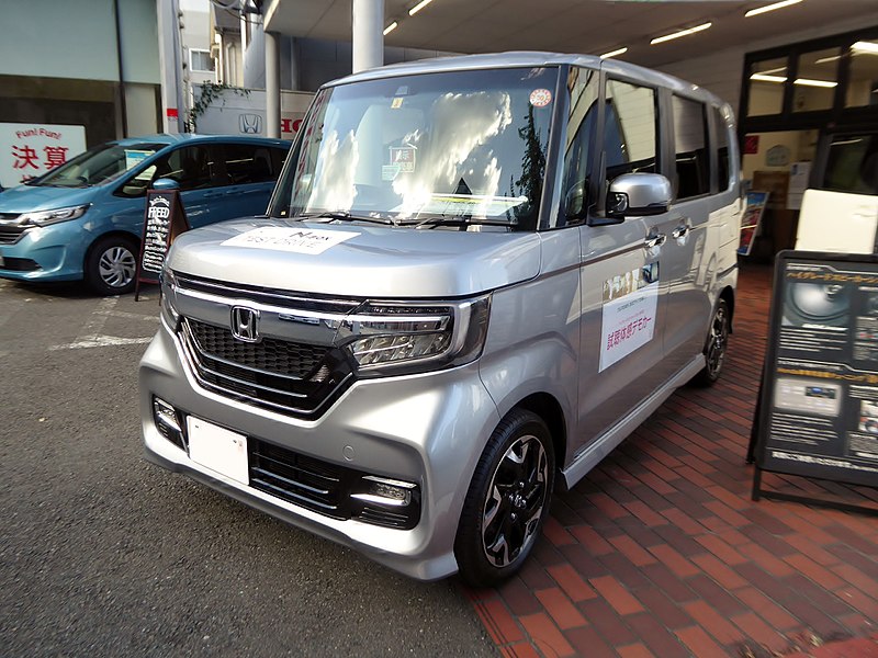 File:Honda N-BOX Custom G・L Turbo Honda SENSING (DBA-JF3) front